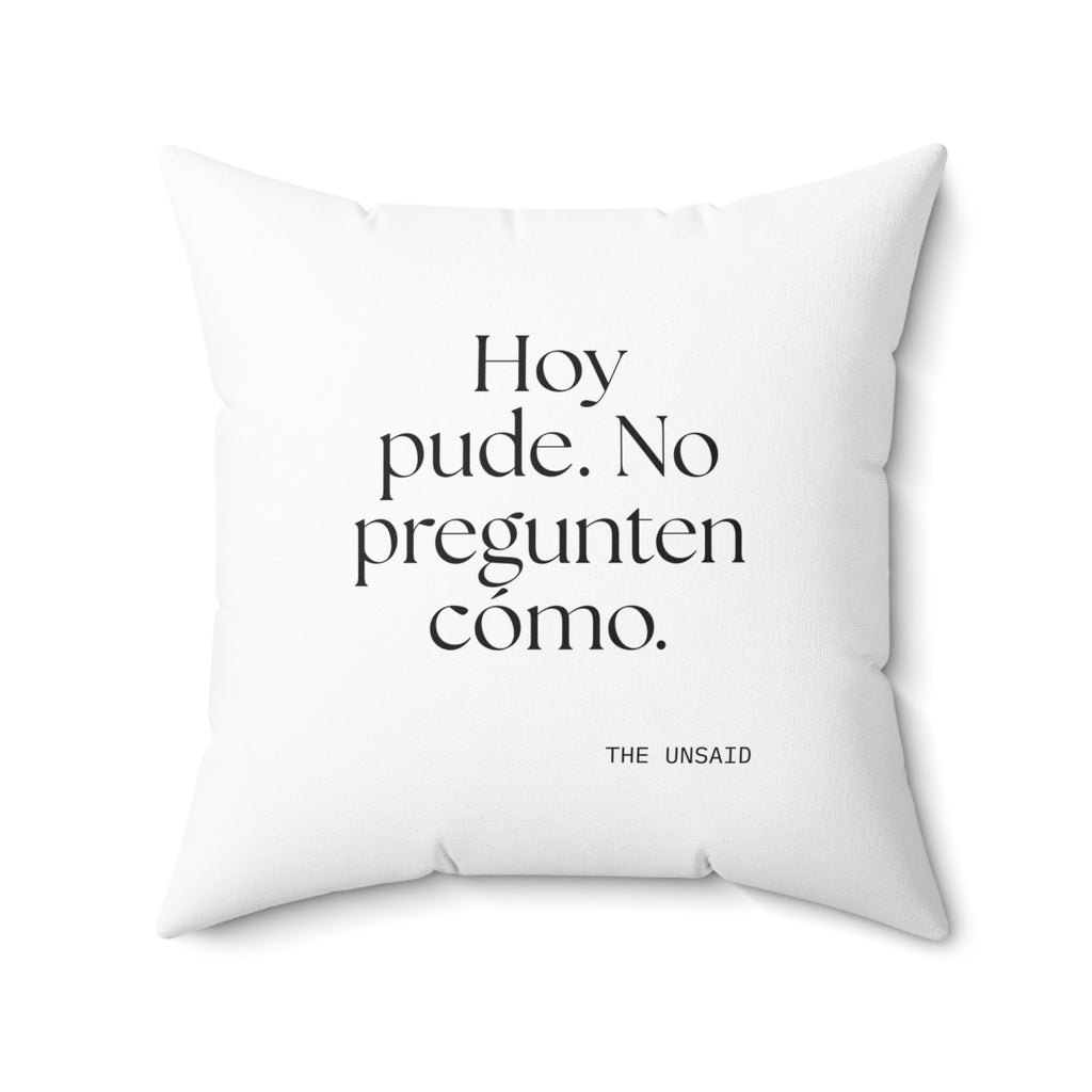 Hoy pude. No pregunten cómo - Throw Pillow - En Español